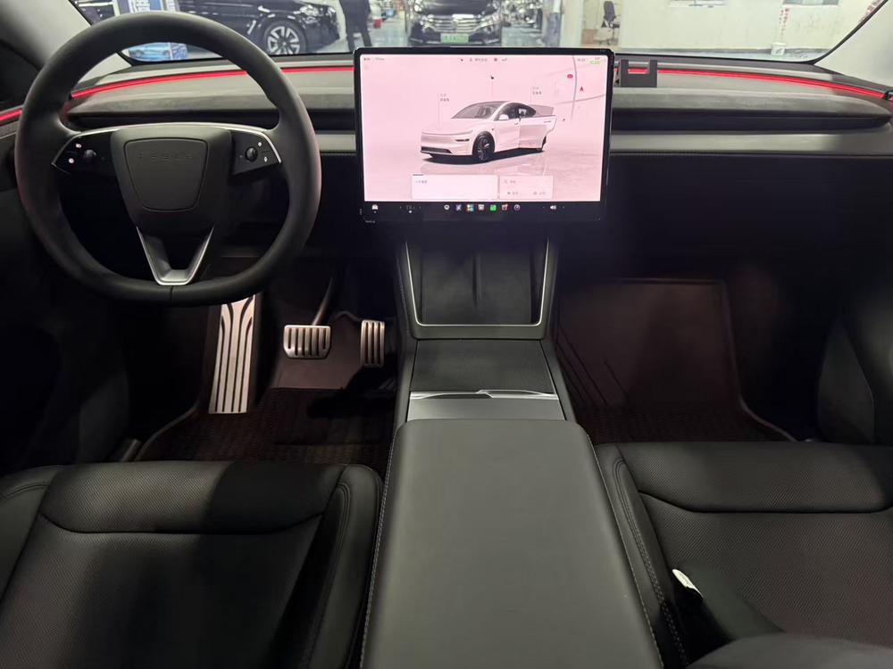 Tesla Model Y 2025 #6 Tesla Model Y 2025 immagine di auto #6