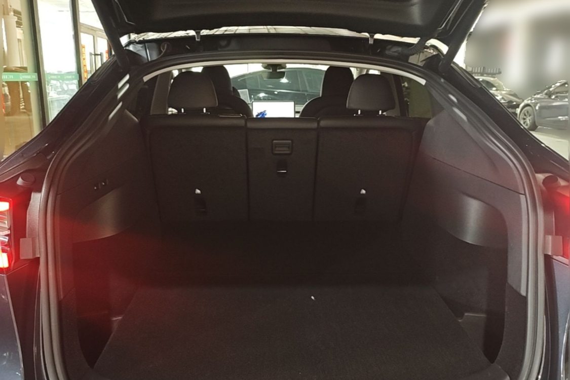 Tesla Model Y 2024 #10 Tesla Model Y 2024 car image #10