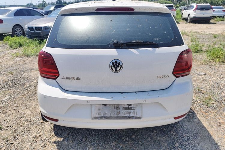 Volkswagen Polo 2015 car image #6