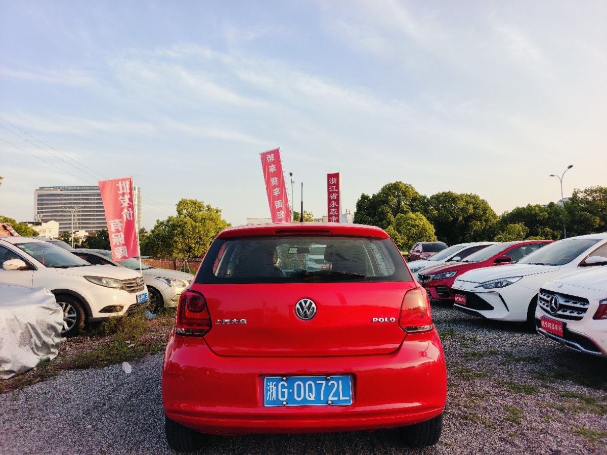 Volkswagen Polo 2014 car image #8