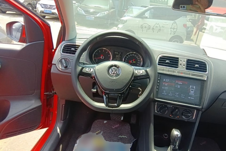 Volkswagen Polo 2018 car image #22