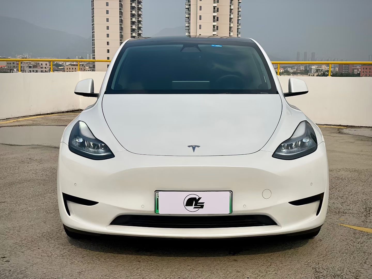 Tesla Model Y 2023 #2 Tesla Model Y 2023 car image #2