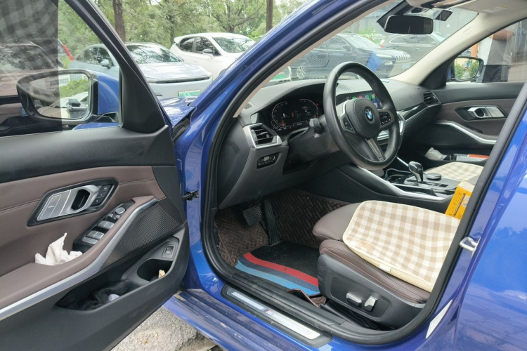 BMW 3 Series 2020 car image #9
