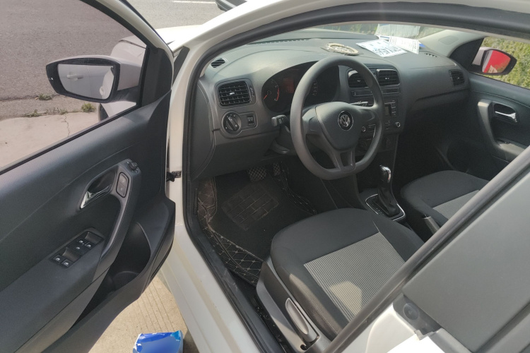 Volkswagen Polo 2018 car image #16