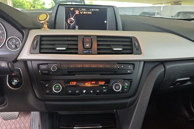 BMW 3 Series 2015 #17 BMW 3 Series 2015 car image #17