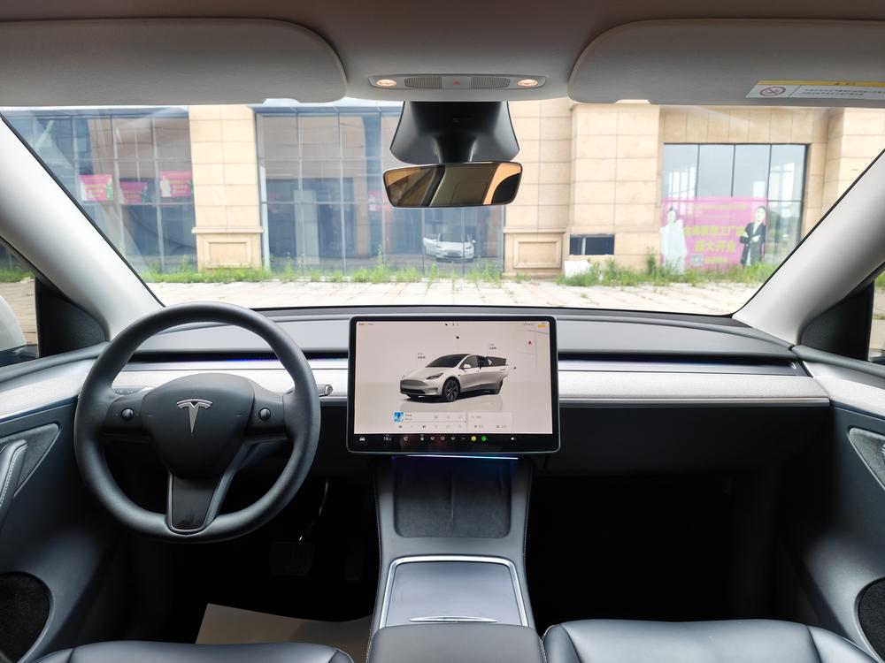 Tesla Model Y 2024 #9 Tesla Model Y 2024 car image #9