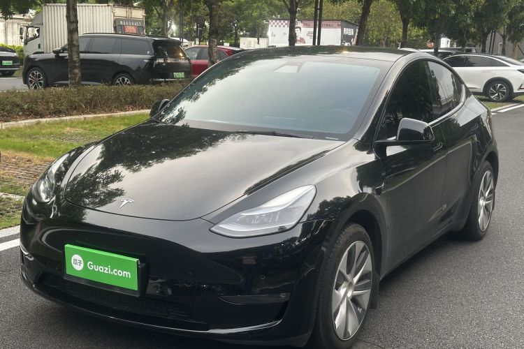 Tesla Model Y 2023 car image #2