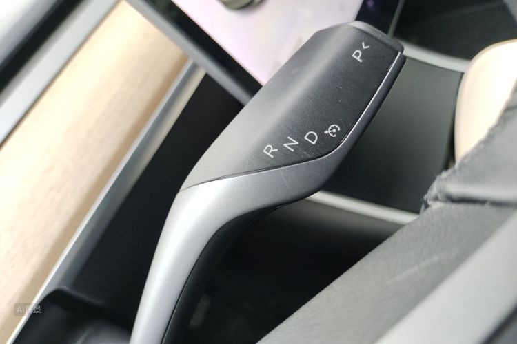 Tesla Model 3 2020 car image #16