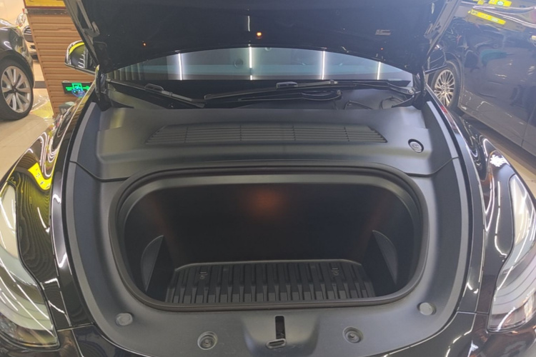 Tesla Model Y 2022 car image #20