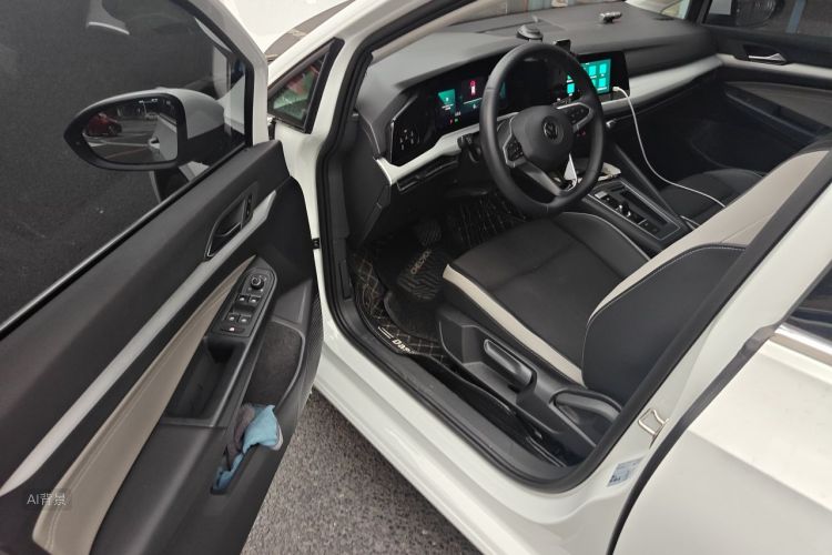 Volkswagen Golf 2023 car image #18