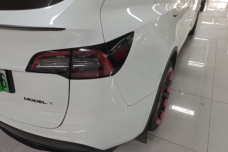Tesla Model Y 2022 #8 Tesla Model Y 2022 car image #8