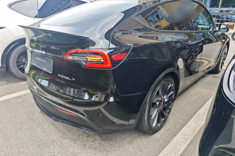 Tesla Model Y 2022 car image #7