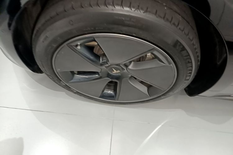 Tesla Model 3 2023 car image #9