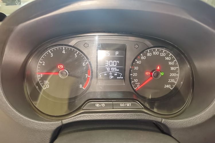 Volkswagen Polo 2016 car image #12