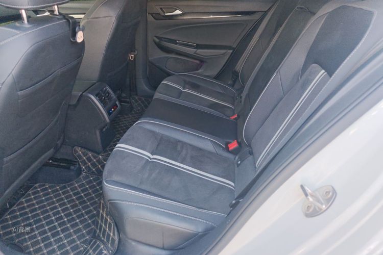 Volkswagen Golf 2022 car image #19