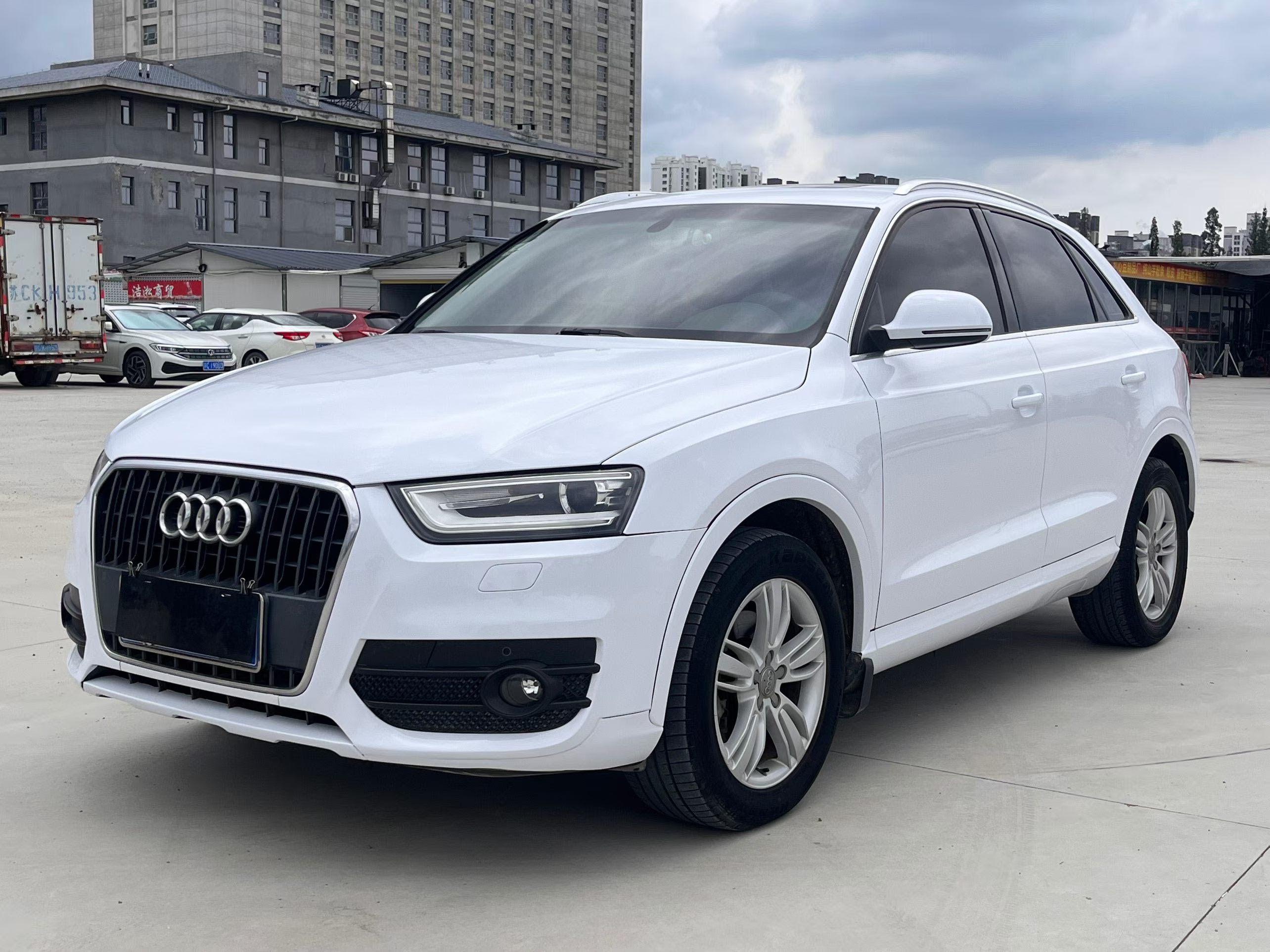 Audi Q3 2014 car image #3