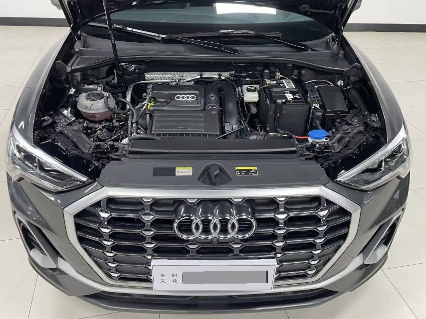 Audi Q3 2023 car image #9