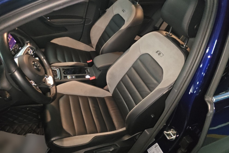 Volkswagen Golf 2020 car image #15