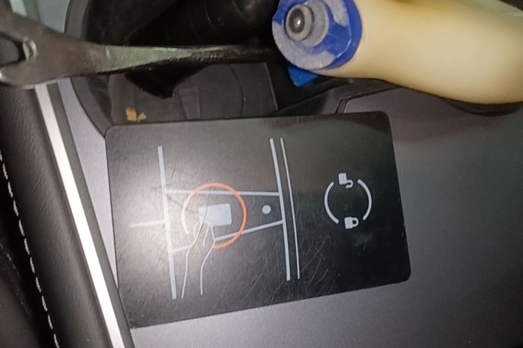Tesla Model Y 2023 car image #9