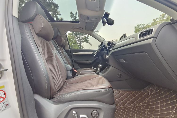 Audi Q3 2018 car image #16
