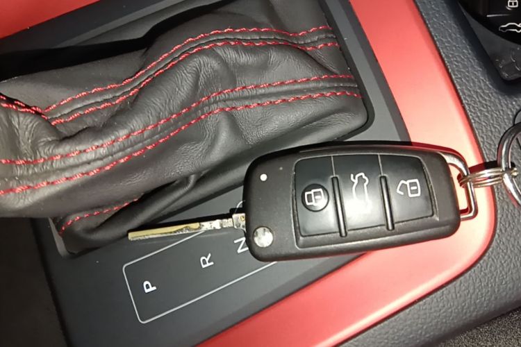 Audi Q3 2019 car image #9