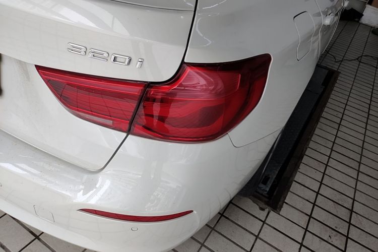 BMW 3 Series GT 2018 car image #8