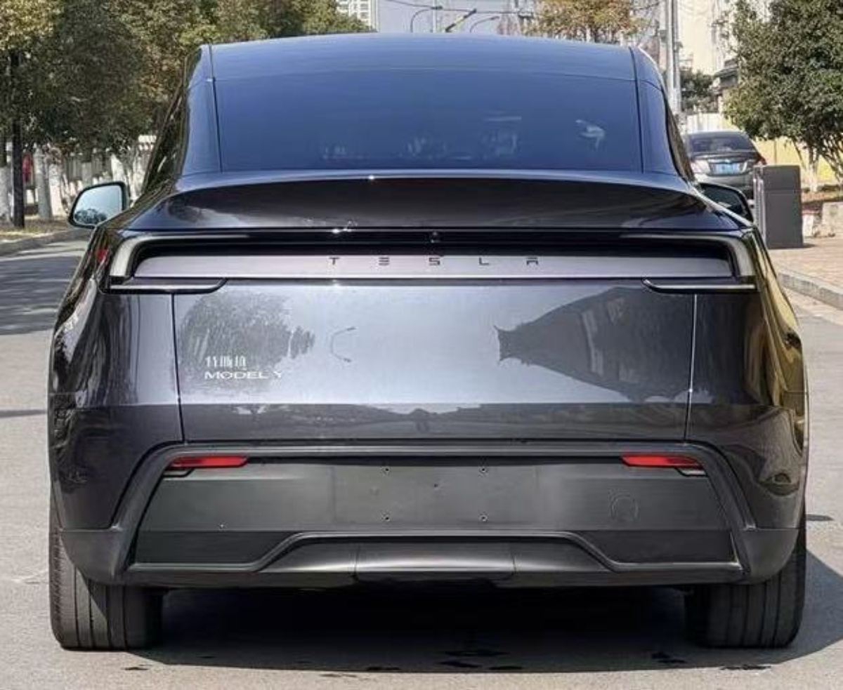Tesla Model Y 2026 car image #3
