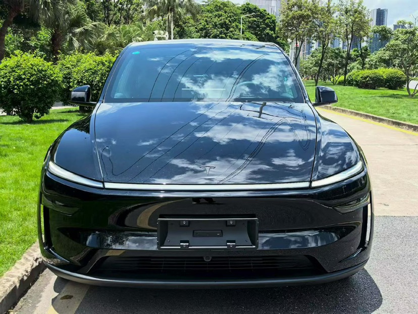 Tesla Model Y 2026 #2 Tesla Model Y 2026 car image #2