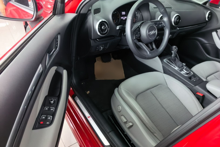 Audi A3 2019 car image #16