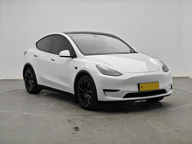 Tesla Model Y 2023 صورة سيارة #2