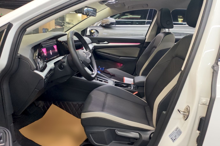 Volkswagen Golf 2021 car image #15