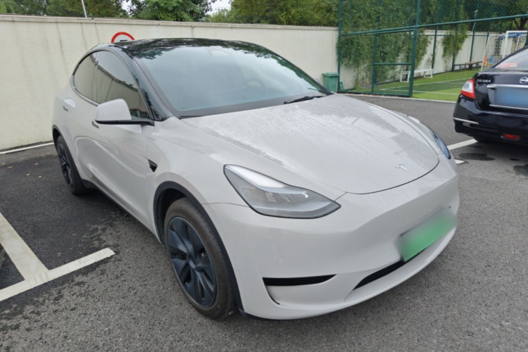 Tesla Model Y 2023 #4 Tesla Model Y 2023 car image #4