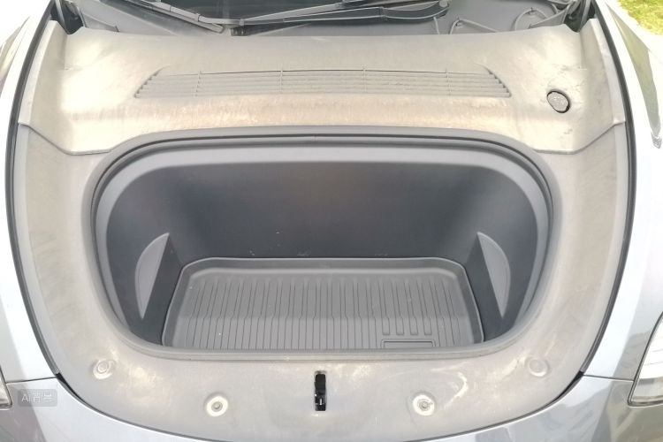 Tesla Model Y 2024 #22 Tesla Model Y 2024 car image #22