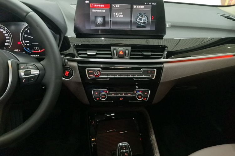 BMW X1 2020 car image #13
