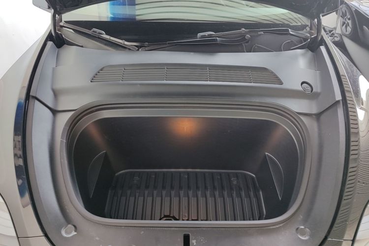 Tesla Model Y 2024 car image #20