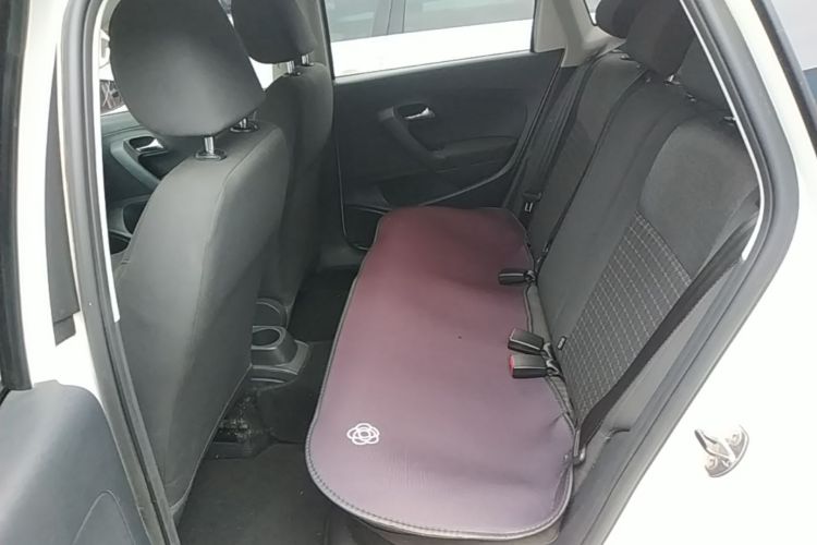 Volkswagen Polo 2016 car image #17