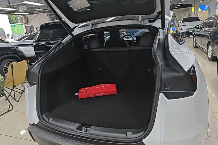 Tesla Model Y 2026 #19 Tesla Model Y 2026 car image #19