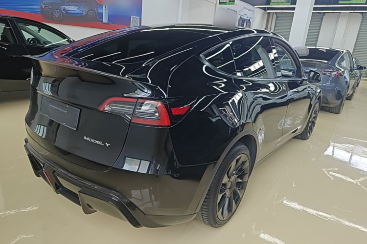 Tesla Model Y 2022 car image #7