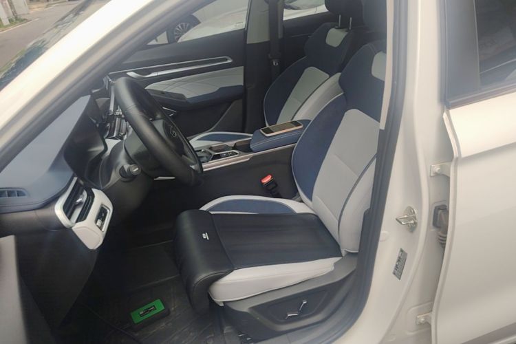 GEELY Emgrand 2022 car image #15