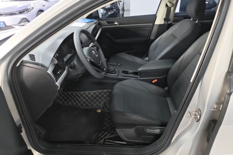 Volkswagen Lavida 2018 car image #15