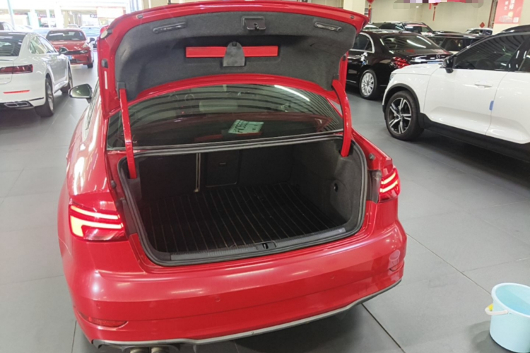 Audi A3 2018 car image #21