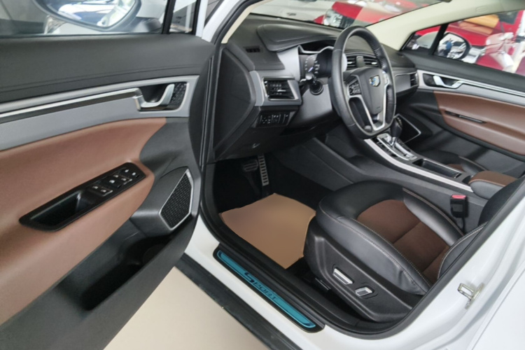 GEELY Emgrand GS 2018 car image #16