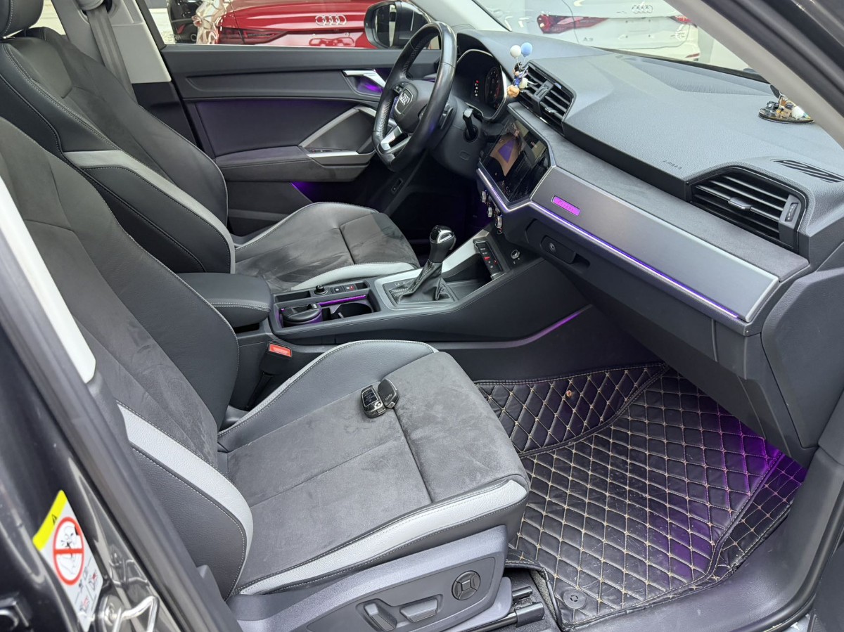 Audi Q3 2023 car image #12