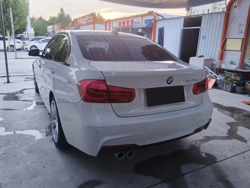 BMW 3 Series 2018 car image #9