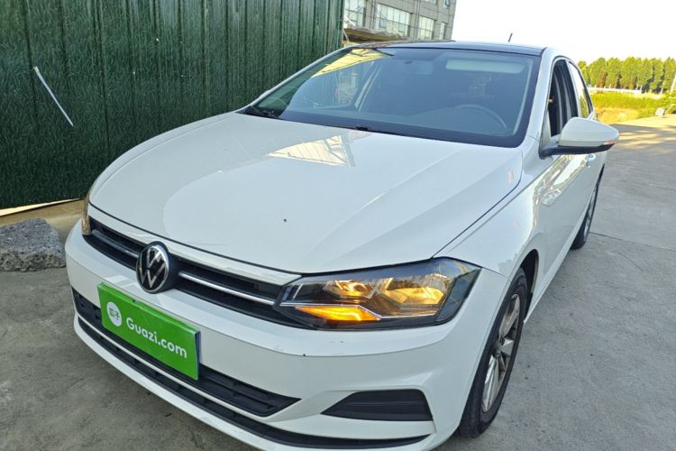 Volkswagen Polo 2021 car image #2