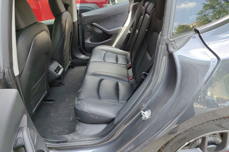 Tesla Model 3 2021 car image #17