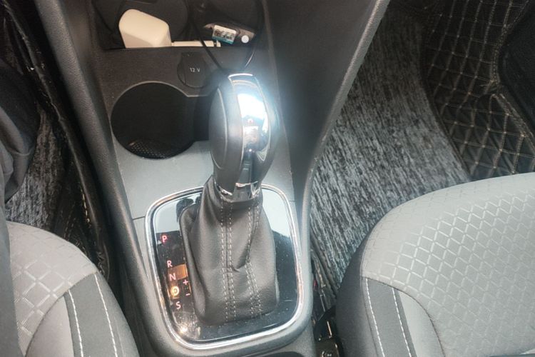 Volkswagen Polo 2019 car image #14