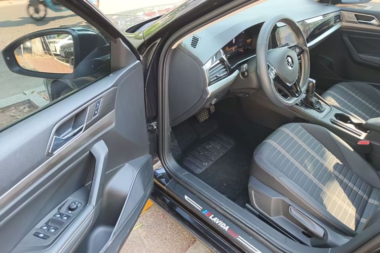 Volkswagen Lavida 2021 car image #16