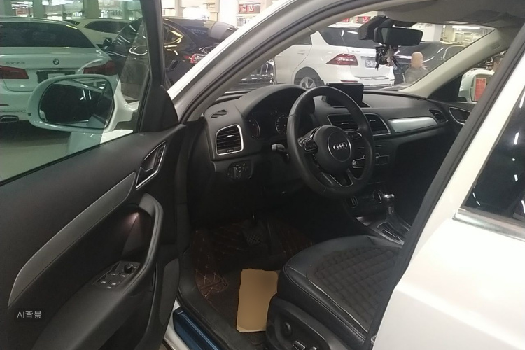 Audi Q3 2019 car image #18