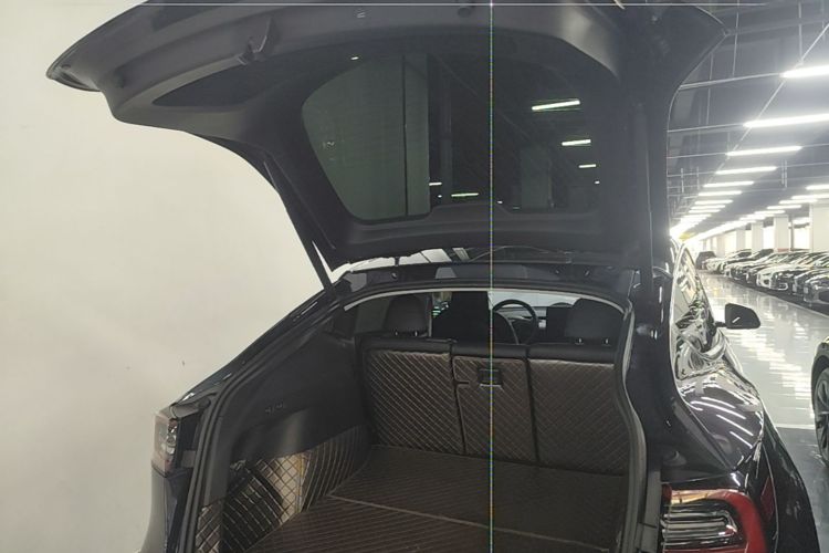Tesla Model Y 2024 car image #21